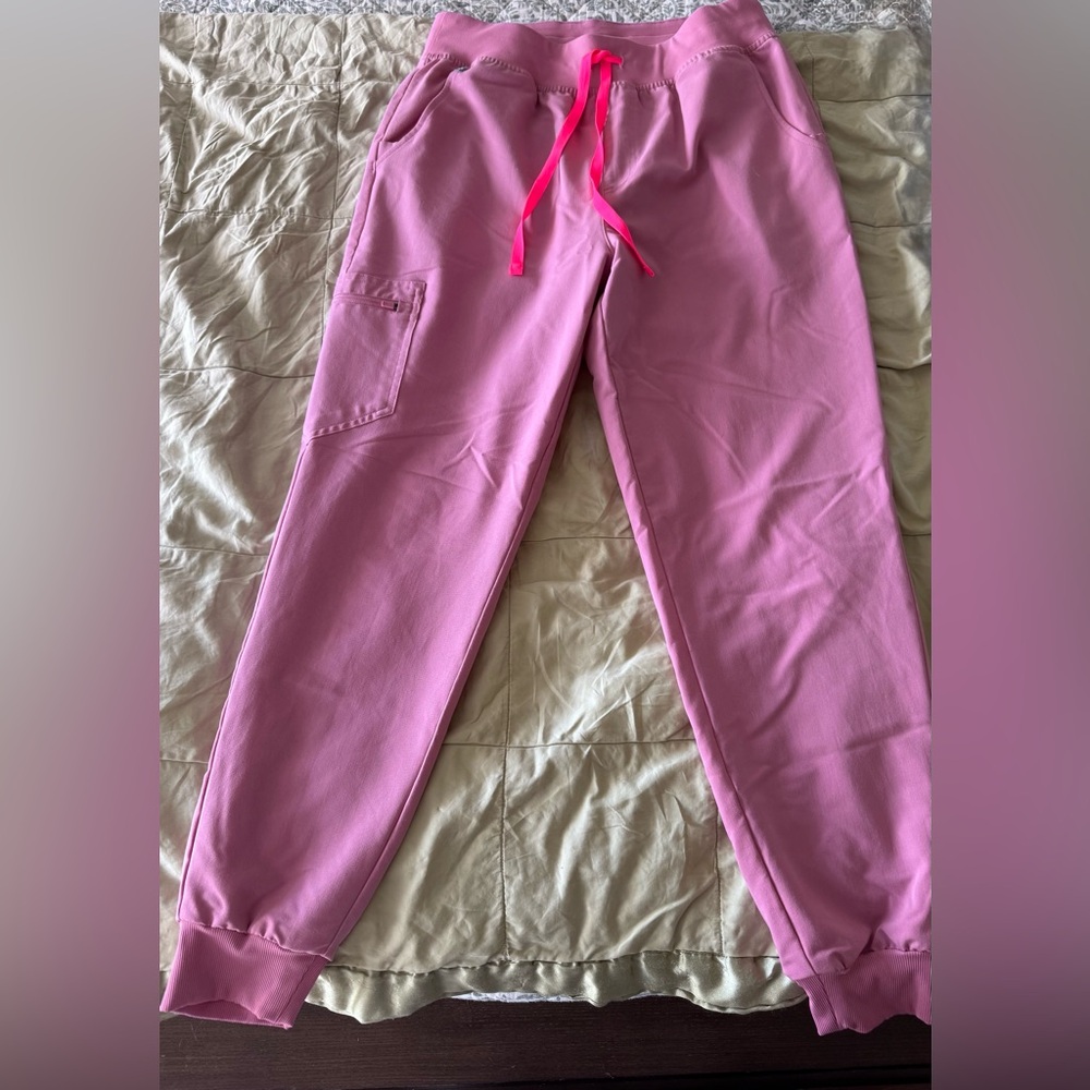 Figs chalk pink Zamora jogger pants